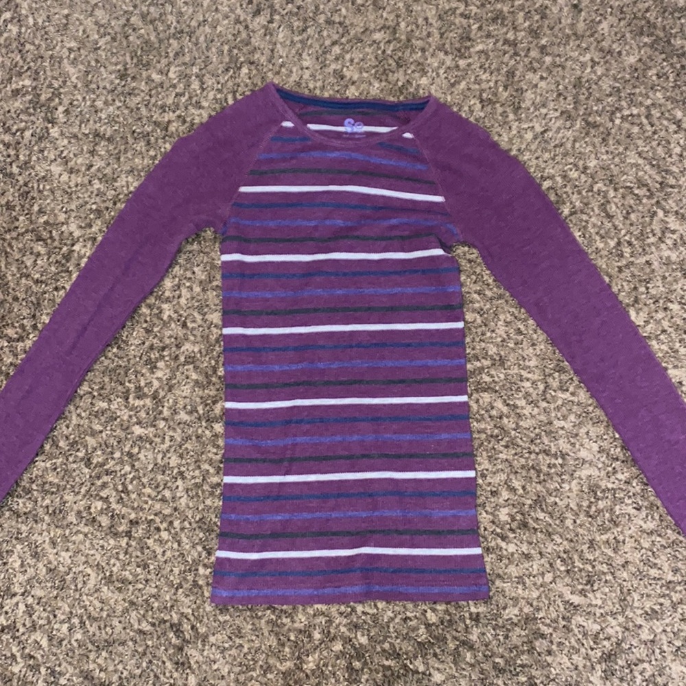 Cozy long sleeve Womens shirt❄️🌟 good condition, smoke free home!